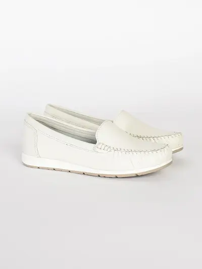 Мокасины белого цвета из натуральной кожи